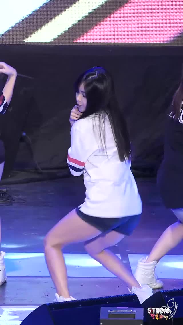 141001 Hyunyoung shake (Tell me tell me) loop 3