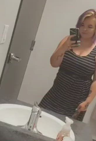 No panties under my dress at work kinda day 😏