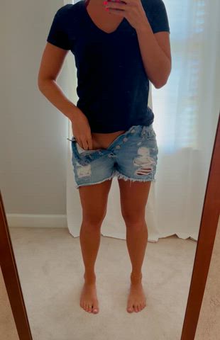 What do you call this mom without underwear?