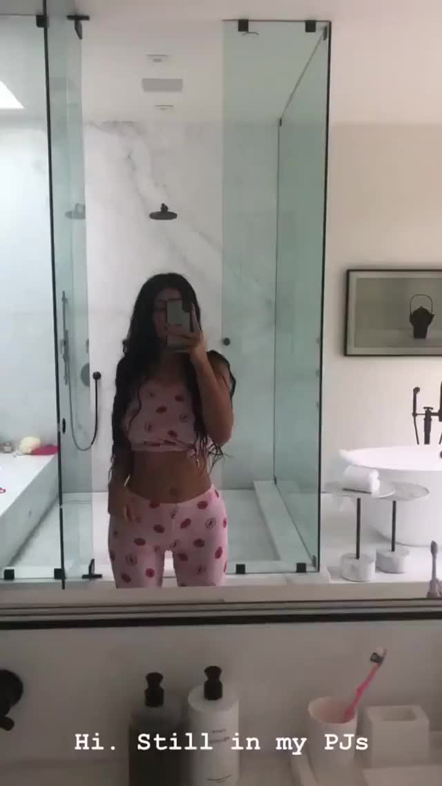 Kylie Jenner - Instagram Story, 05/22/2019