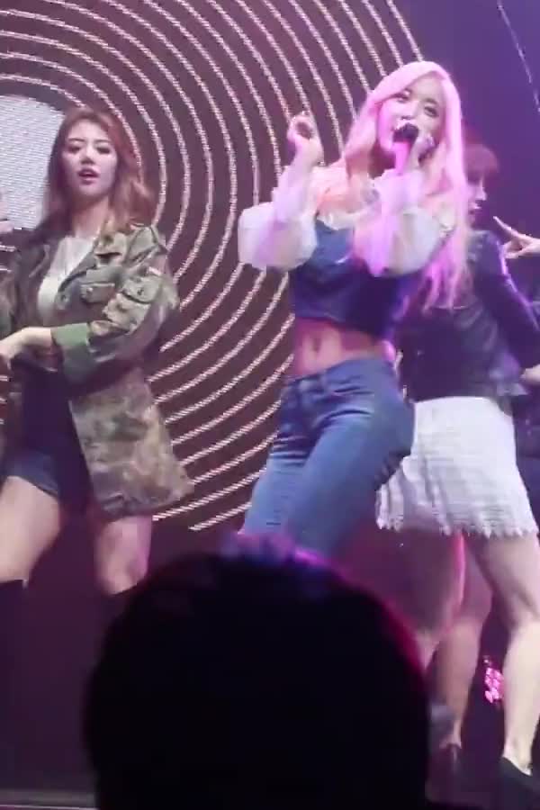 160215 Hyunyoung shake 2 (Tell me tell me)