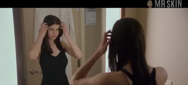 I've never thought I see the day where Alexandra Daddario is not the girl with the