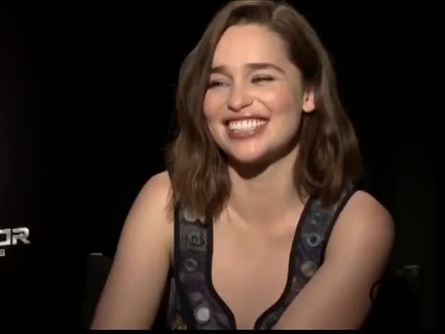 Emilia Clarke - gfycat has "view count issues" ... again