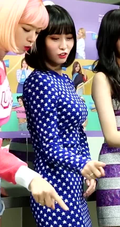 Twice - Momo
