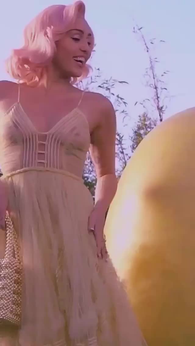 Miley Cyrus thefappeningblog.com