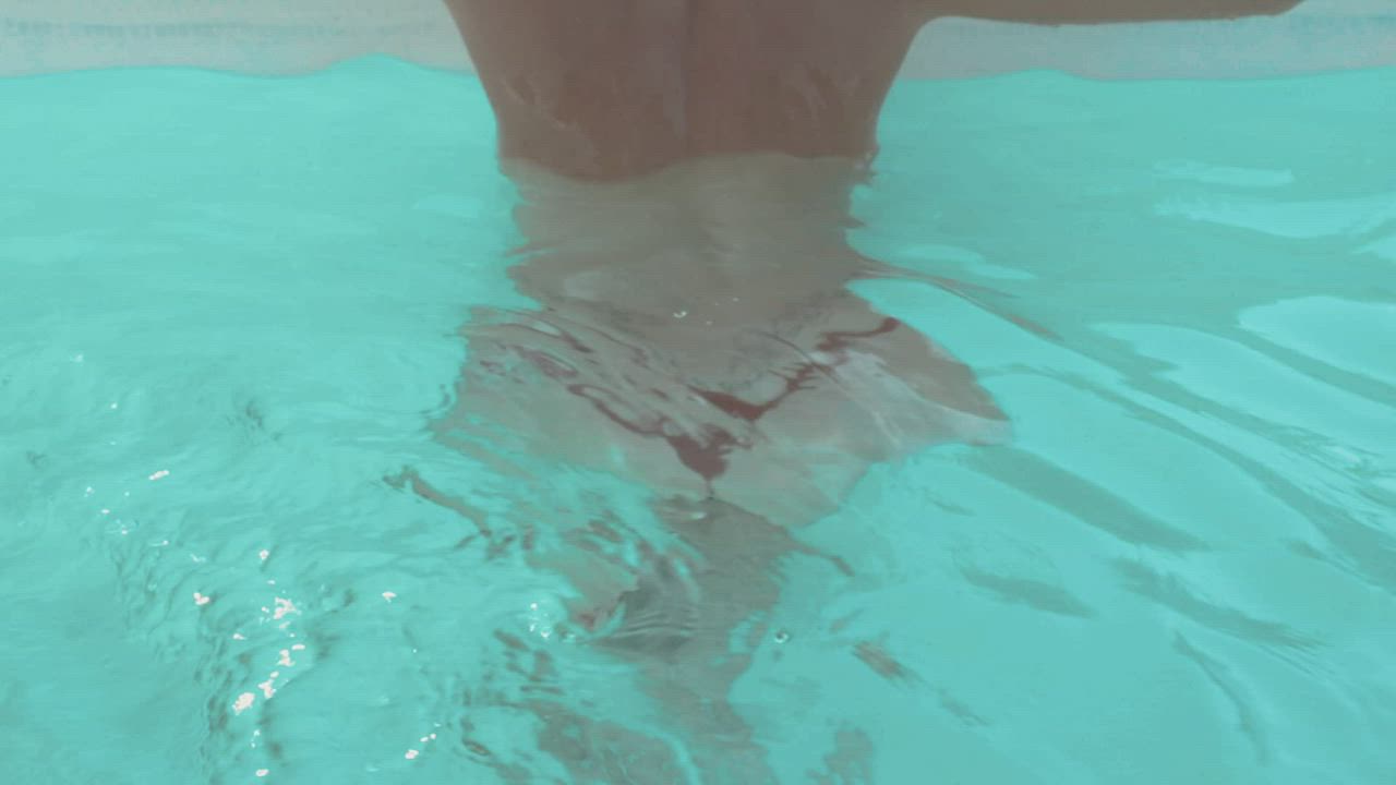 Does the plug suit me at the swimming pool?