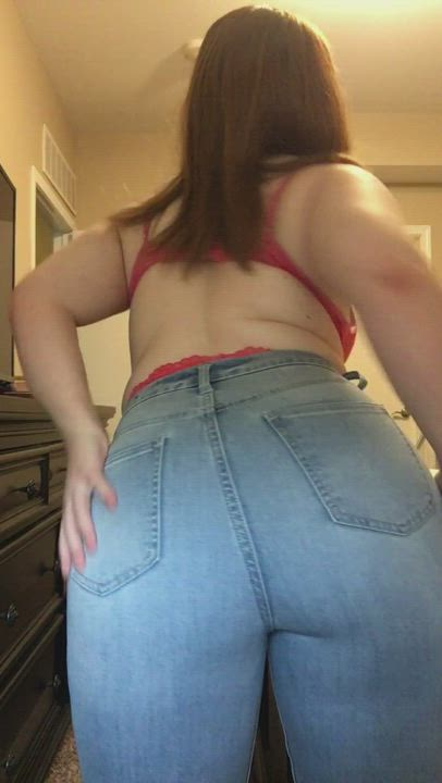 Who wants cake for dessert? 😘