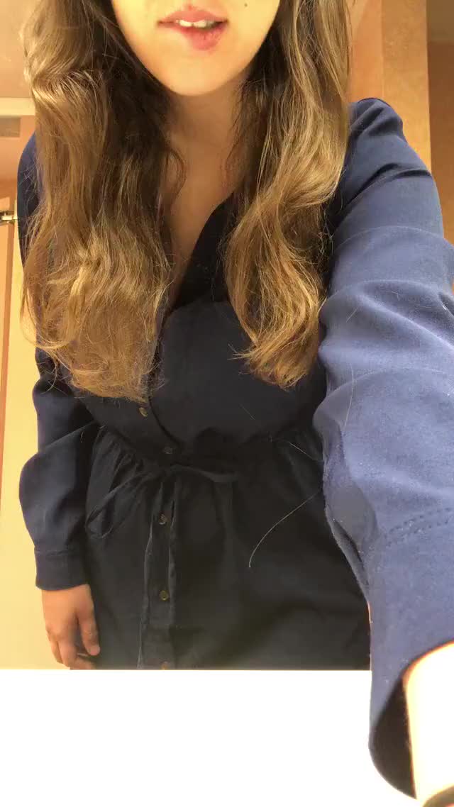 +18 - Who want to play my boobs ? comment down