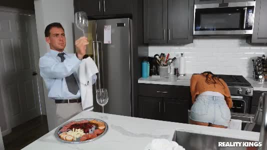 sneakysex.20.01.15.gina.valentina.its.in.the.bag.mp4 20200116 134701