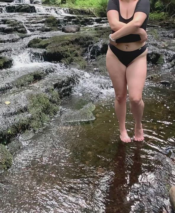 Who doesn’t love a scenic view of titties