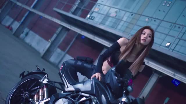 Weki Meki 위키미키 - Crush M/V TEASER #1 SNEAKY ATTACK!