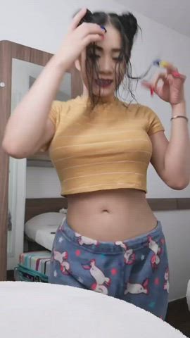 Beautiful Woman Gets Naked Completely!