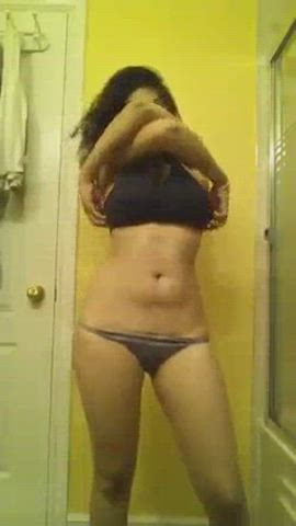 Hot babe stripping her clothes and showing her tits link in comment