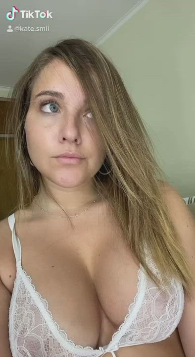 20 ? I am very interactive with fans ? Many PHOTOS and VIDEOS. B/G - BJ - Cumshots