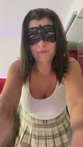 brunette girl with red bra's is ready to be fucked