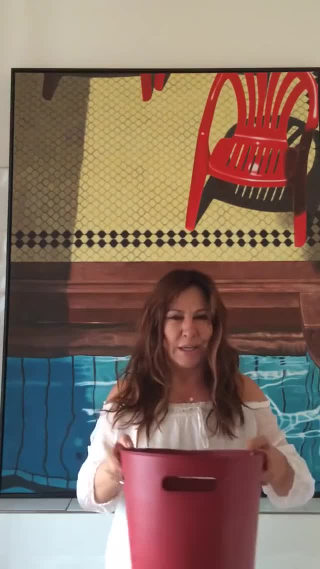 German MILF does Ice Bucket Challenge
