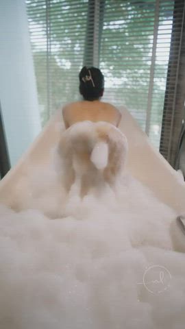 Just trying to shake off some bubbles?