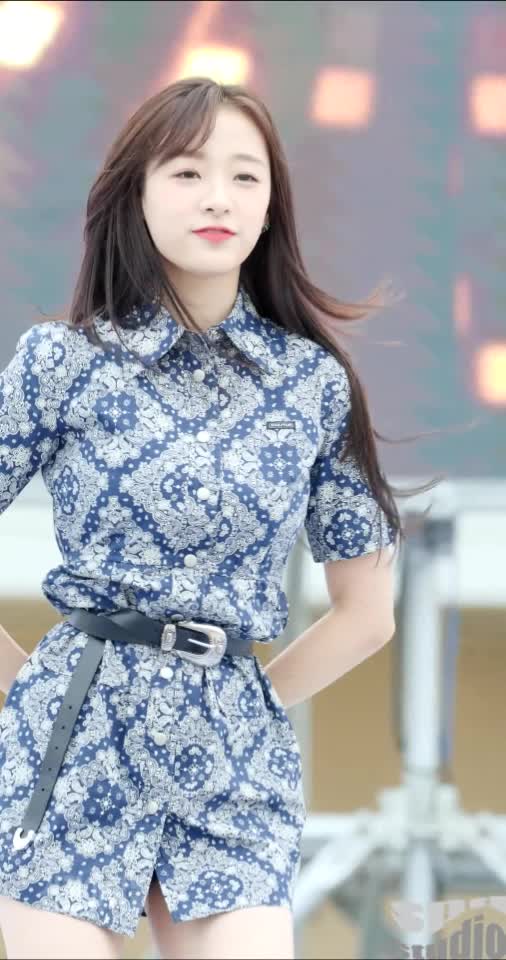 끼부리는 에이프릴 막내 진솔 APRIL