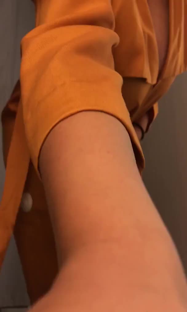 Massive Tits in Changing Room ?
