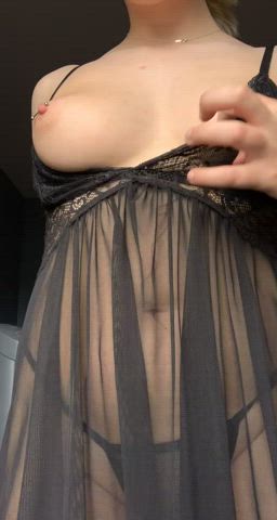 I can wear this while I breastfeed our baby🥺💕