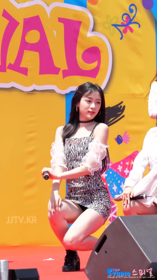 에이프릴 (APRIL) 이진솔 얼룩말 무늬 미니 원피스 짤티비 - JJTV.KR