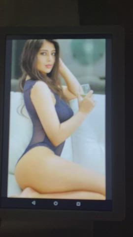 Sexy babe cum trib
