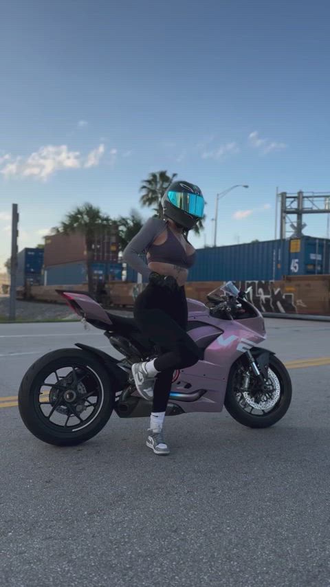 bangbros big tits camgirl chaturbate fansly outdoor riding tease tiktok r/girlswhoswallowcum
