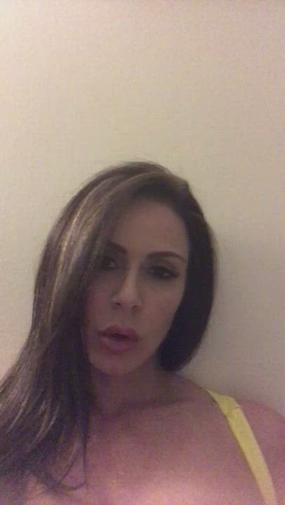 Mom keeps sending me snaps (16)