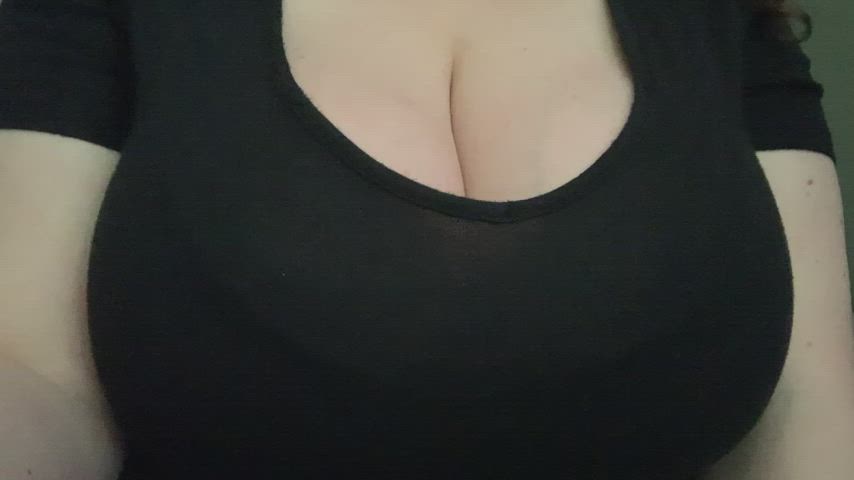 I love [reveal]ing my big jiggly tits <3