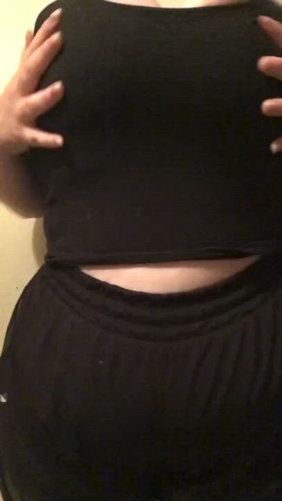Imagine getting to explore my curvy body and play with my massive tits all day everyday🥰