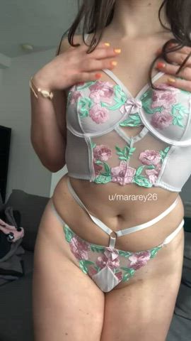 I know my tits are small but would fuck anyway this curvy brunette ?