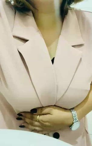Good blazers hide better things ?