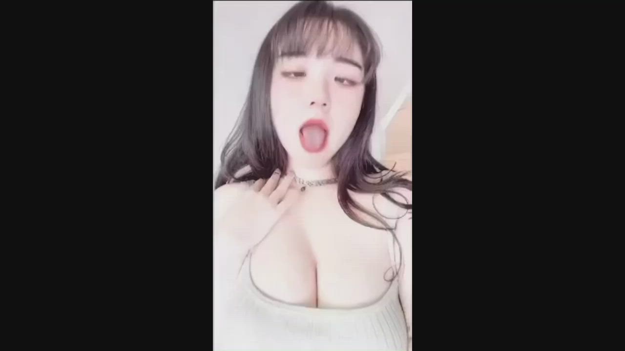 Love her big breasts 🍈🍈💓