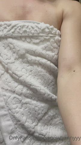 blonde jiggling onlyfans pawg towel twerking white girl gif