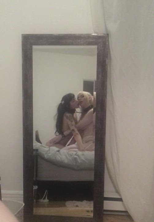 Blonde French Kissing Girlfriend Girlfriends Girls Kissing Mirror Pale Spit Tattoo