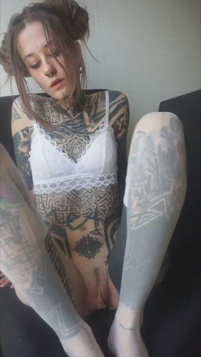 Alt Amateur Solo Tattoo gif