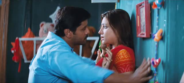 Priyanka Trivedi Smooch in Kadhal Sadugudu
