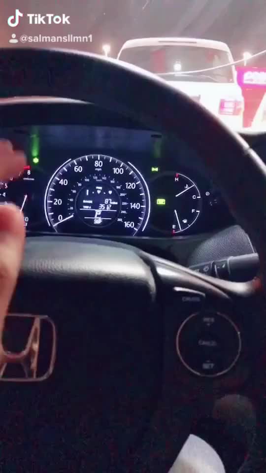 When Everyone wants to have fun #dubai #nissan #patrol #honda #pump #uae