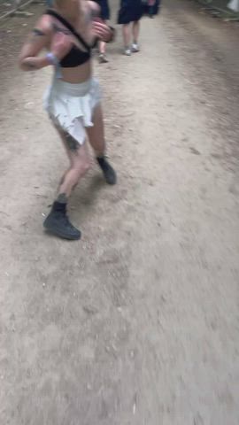 here I am with my tits out at Leeds festival… 👀