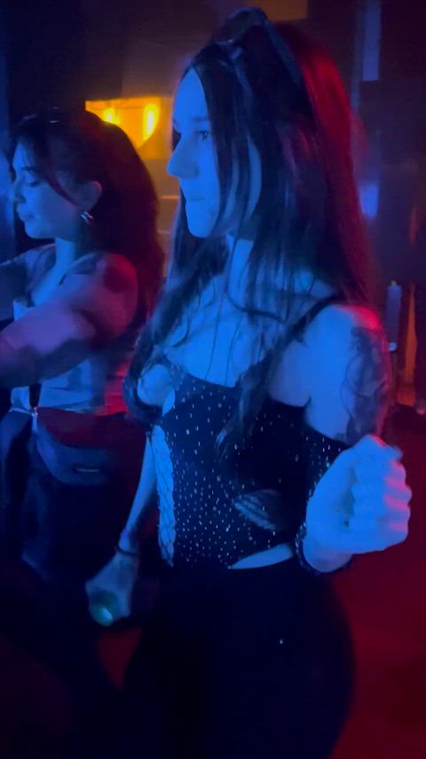 Would you come dance with me dome techno? [F22]