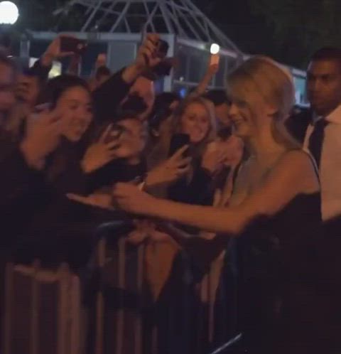 cleavage jennifer lawrence sexy gif