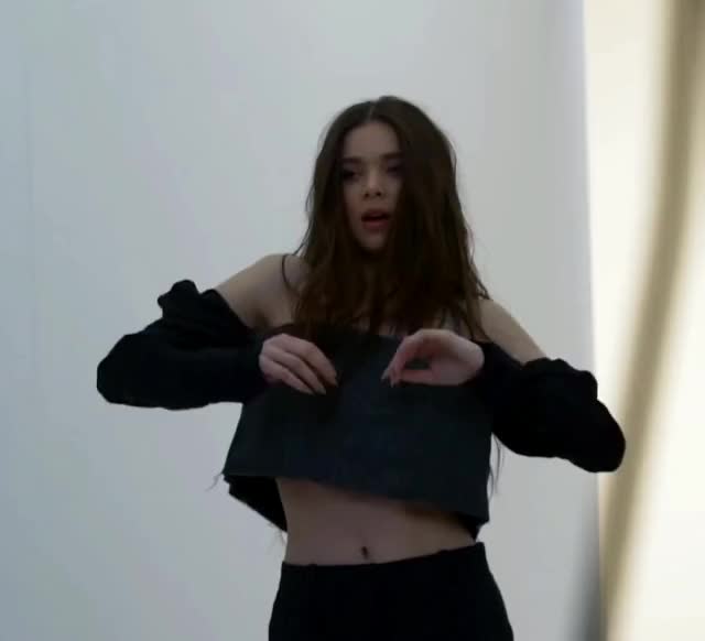 Hailee Steinfeld - I Love You's (Behind The Scenes) 2
