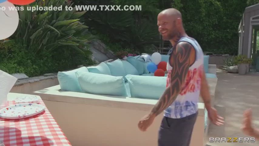 azul hermosa kitchen party gif