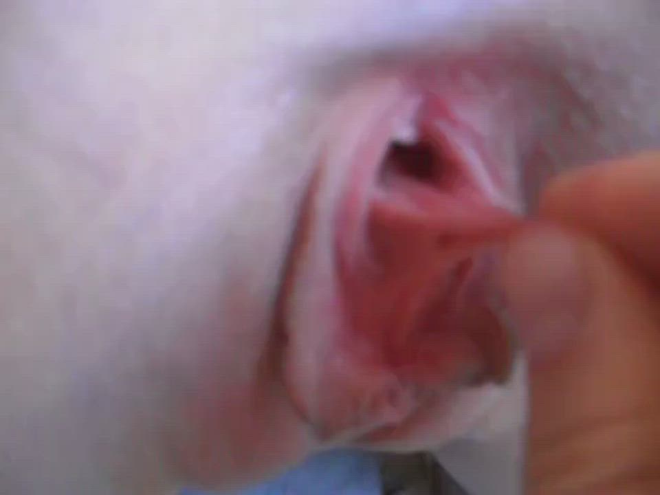 pussytongue stretching. her little string can take a beating