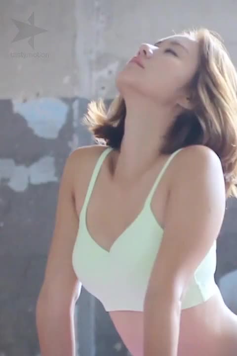 Han Groo for NYLON September 2014 (Han Groo X SKETCHERS) 6(480x720)