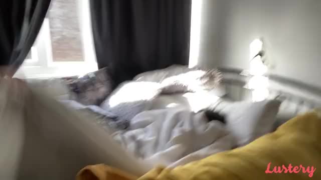 NEW VLOG: Oliver &amp; April - 538 - Naked Goods