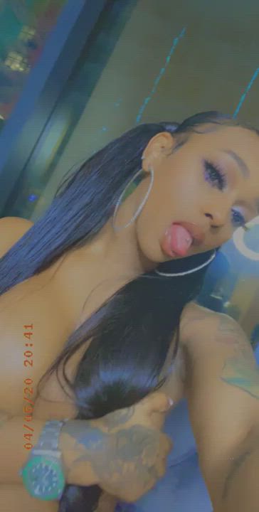 omg she is so ?hot?
