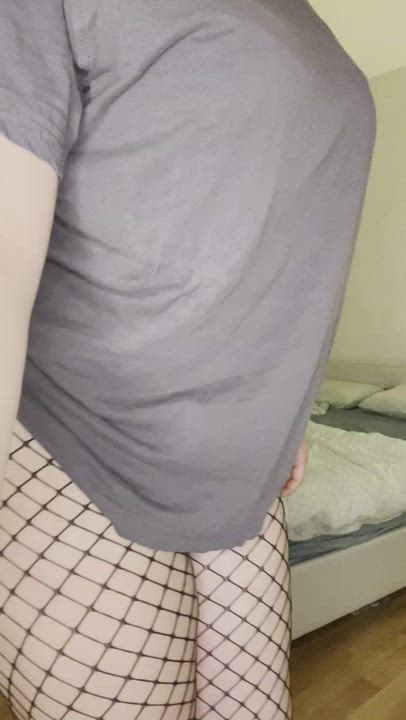 Please don't mind my belly!