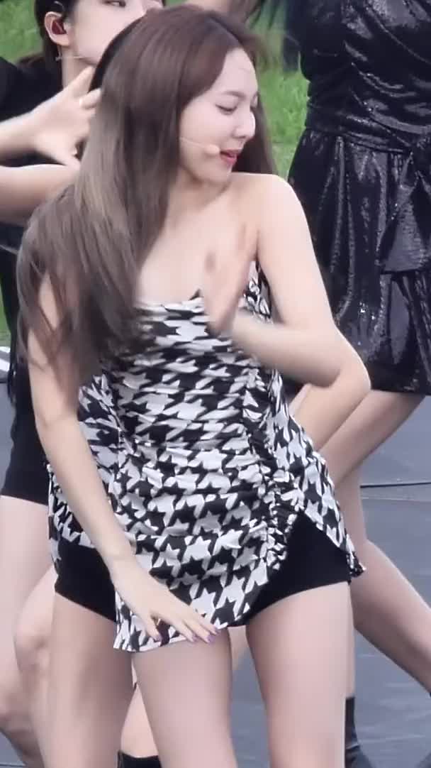 Twice - Nayeon 191004 2