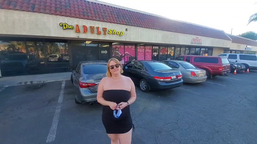 My first gloryhole visit!! I was so nervous, but I walked out covered in cum♥️